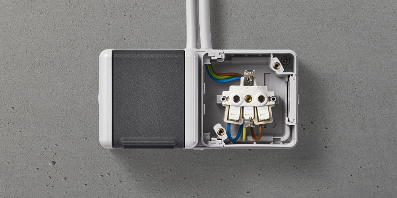 Doppelsteckdose mit Trennsteg bei 3E-GmbH Elektrotechnik & Erneuerbare Energien in Römhild